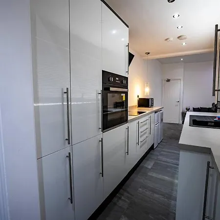 펜션 Roscoe House 4 Bedrooms Workstays Uk