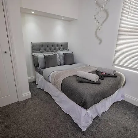 펜션 Roscoe House 4 Bedrooms Workstays Uk *